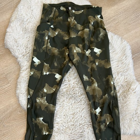 STYLISH ARMY WORKOUT LEGGINGS - Picture 1 of 3